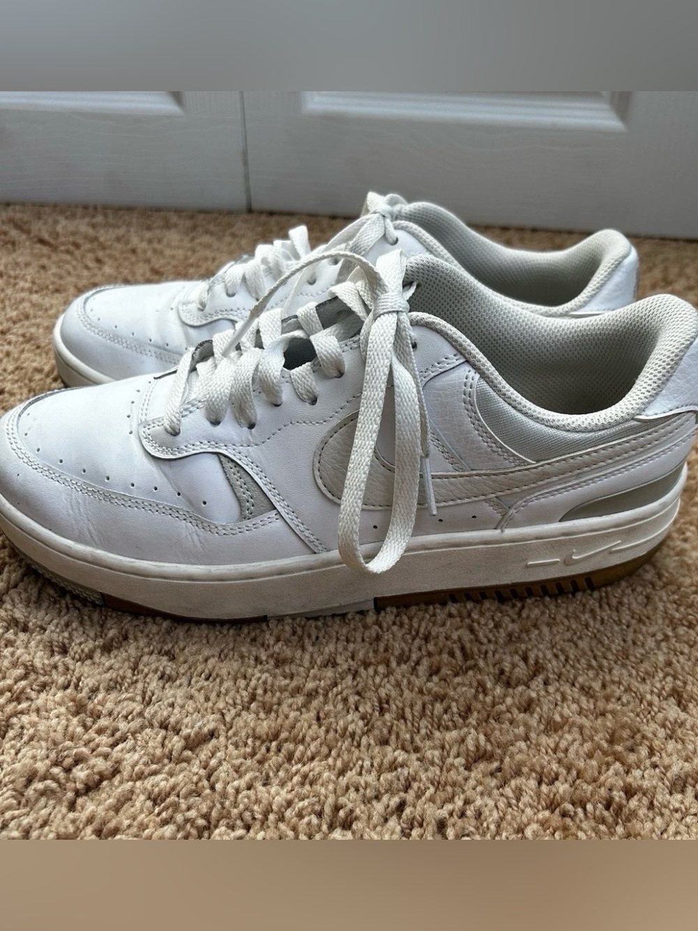 Nike Gamma Force Leather Sneakers Women 9.5 White Athletic Casual Athleisure